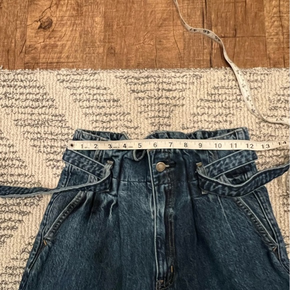 Abercrombie & Fitch High Rise Mom Jeans - Picture 10 of 12